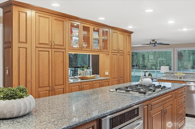 Property photo for 2053 E Beaver Lake Drive Se, Sammamish photo 19