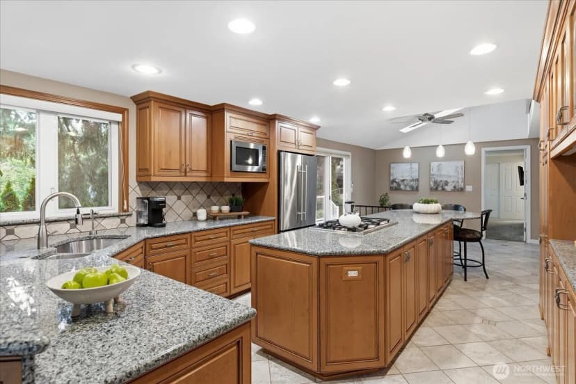 Property photo for 2053 E Beaver Lake Drive Se, Sammamish photo 18