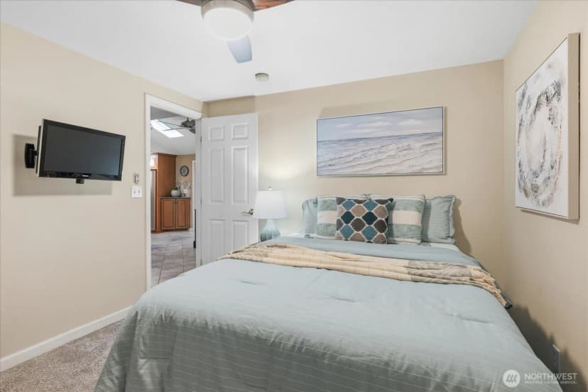 Property photo for 2053 E Beaver Lake Drive Se, Sammamish photo 27