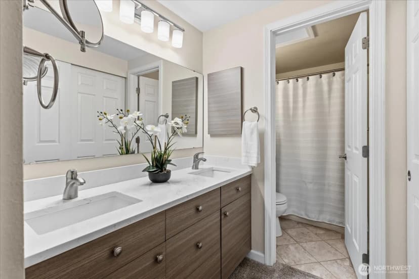Property photo for 2053 E Beaver Lake Drive Se, Sammamish photo 26