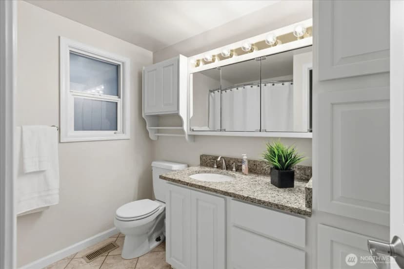 Property photo for 2053 E Beaver Lake Drive Se, Sammamish photo 28