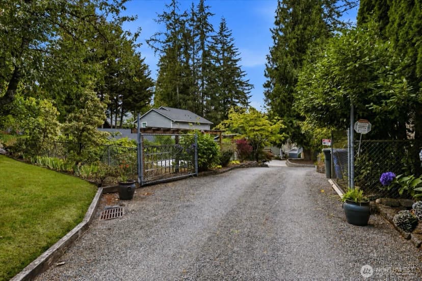 Property photo for 2053 E Beaver Lake Drive Se, Sammamish photo 10