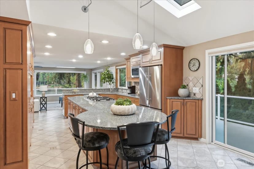 Property photo for 2053 E Beaver Lake Drive Se, Sammamish photo 21