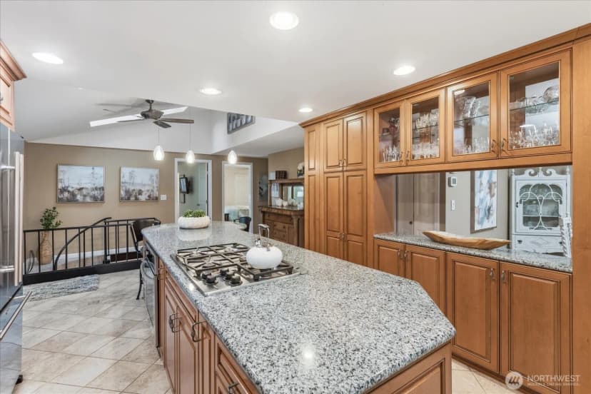Property photo for 2053 E Beaver Lake Drive Se, Sammamish photo 20