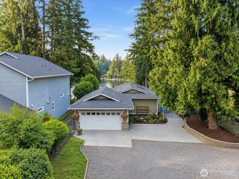 Property photo for 2053 E Beaver Lake Drive Se, Sammamish photo 11