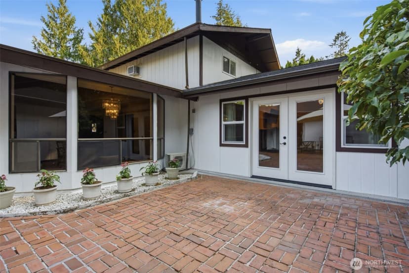 Property photo for 6087 Sunset Ave Ne, Bremerton photo 3