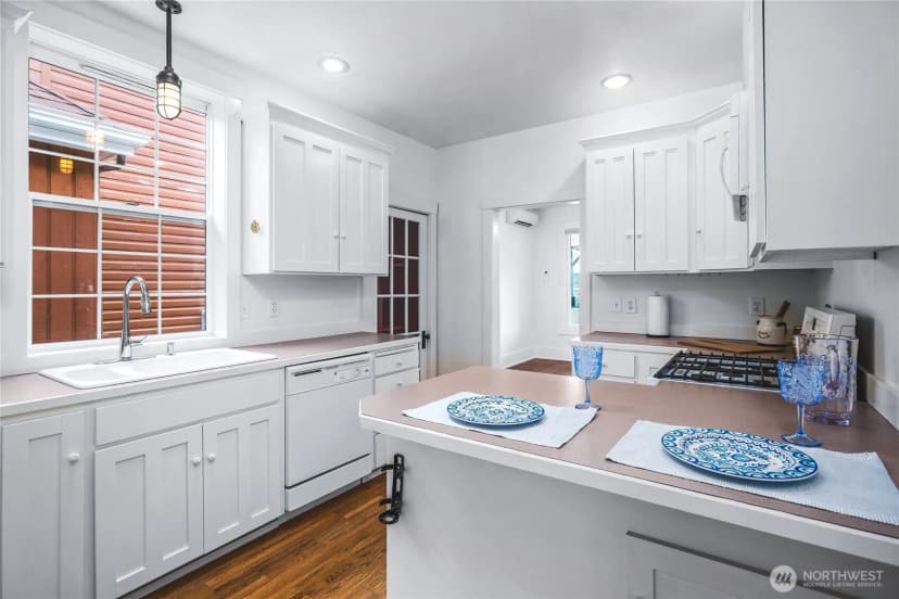 Property photo for 1517 6th Street, Anacortes photo 11