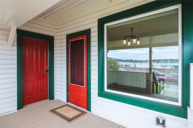 Property photo for 1517 6th Street, Anacortes photo 2