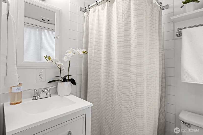 Property photo for 324 27th Avenue E, Seattle photo 17