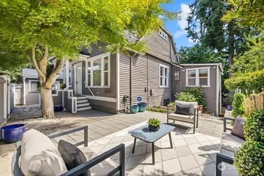 Property photo for 324 27th Avenue E, Seattle photo 3