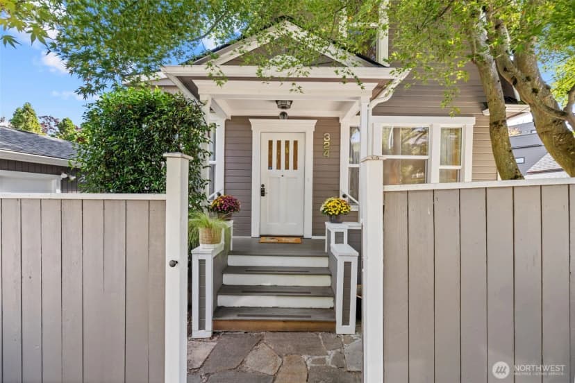 Property photo for 324 27th Avenue E, Seattle