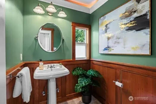 Property photo for 324 27th Avenue E, Seattle photo 11