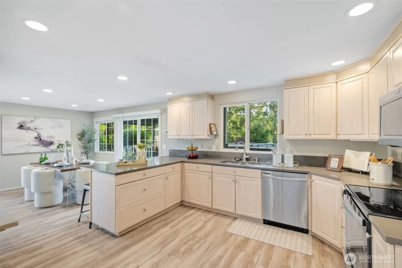 Property photo for 136 128th Avenue Ne, Bellevue photo 12