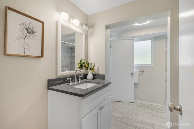 Property photo for 136 128th Avenue Ne, Bellevue photo 29