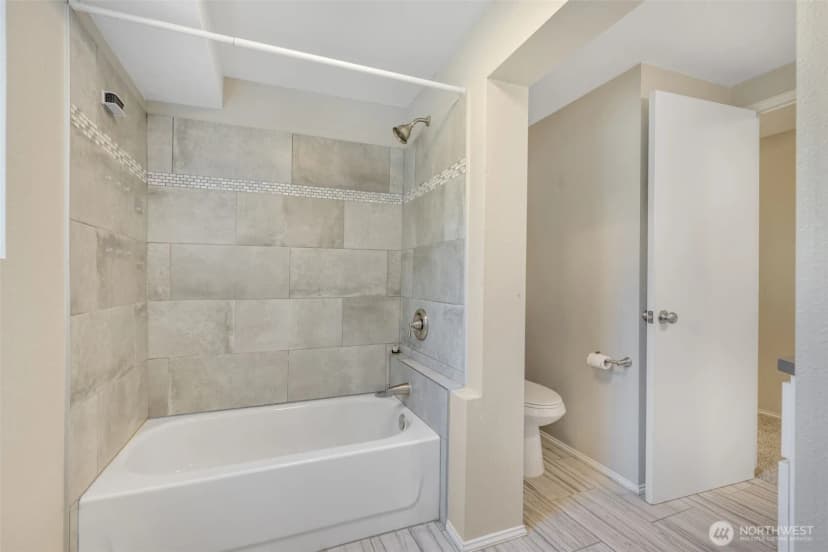 Property photo for 136 128th Avenue Ne, Bellevue photo 30