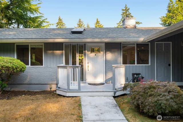 Property photo for 136 128th Avenue Ne, Bellevue photo 2