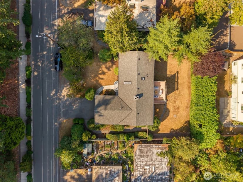 Property photo for 136 128th Avenue Ne, Bellevue photo 38