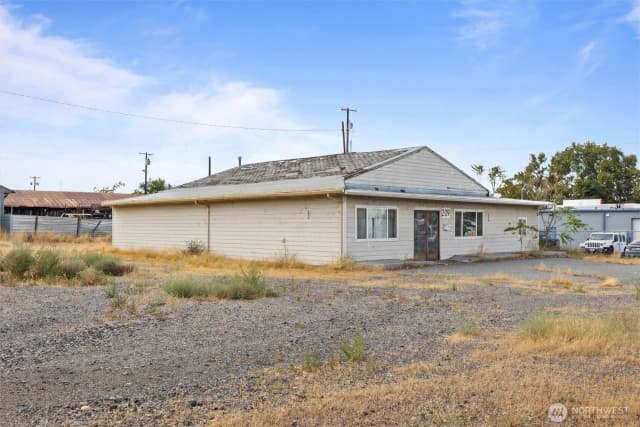 Property photo for 209 N Washington Street, Kennewick photo 3