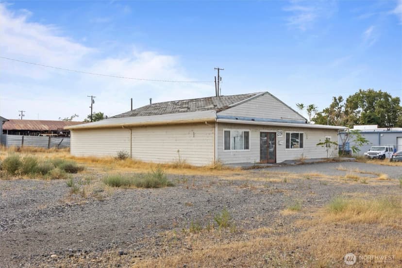 Property photo for 209 N Washington Street, Kennewick photo 3