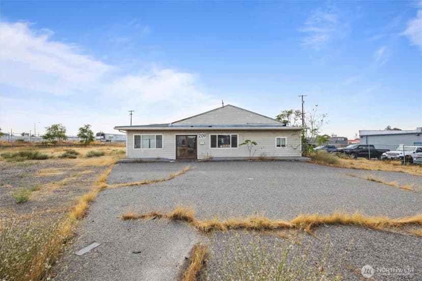 Property photo for 209 N Washington Street, Kennewick photo 2