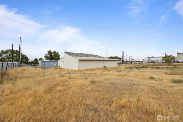 Property photo for 209 N Washington Street, Kennewick photo 4