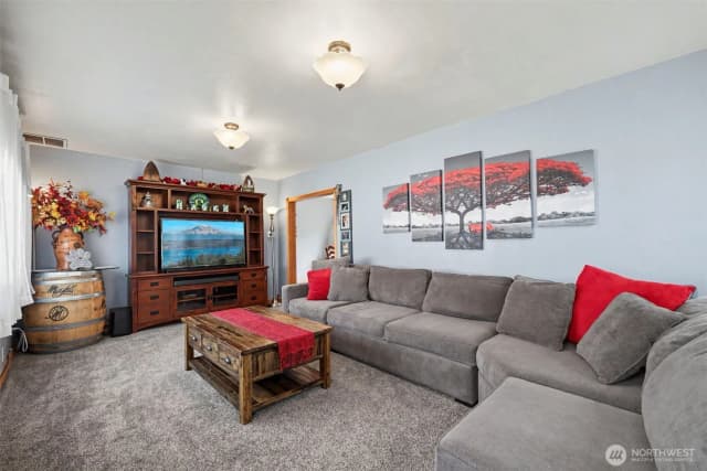 Property photo for 202 E Street Sw, Auburn photo 4