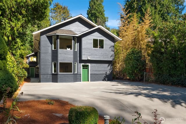 Property photo for 6516 24th Avenue Sw, Seattle photo 2