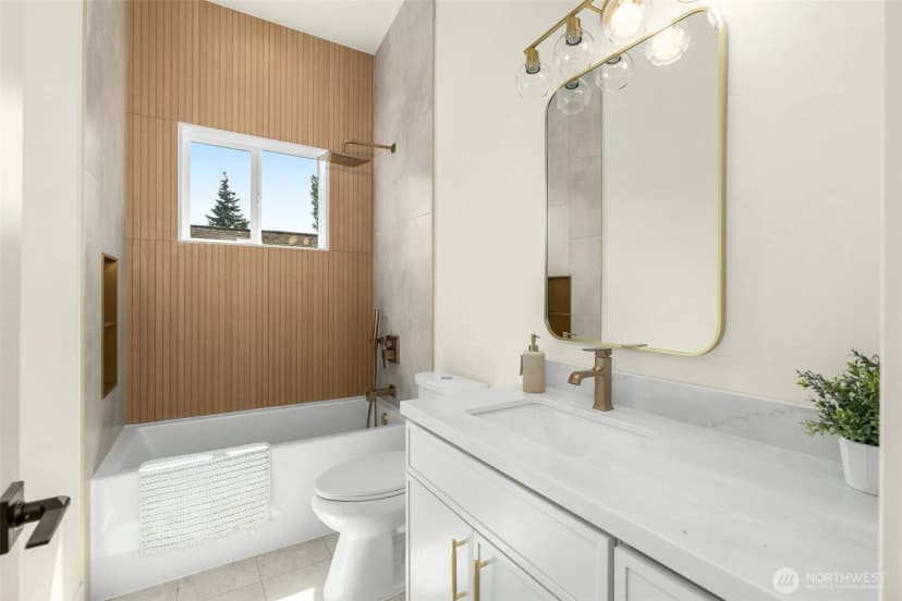 Property photo for 9251 Palatine Avenue N #b, Seattle photo 14