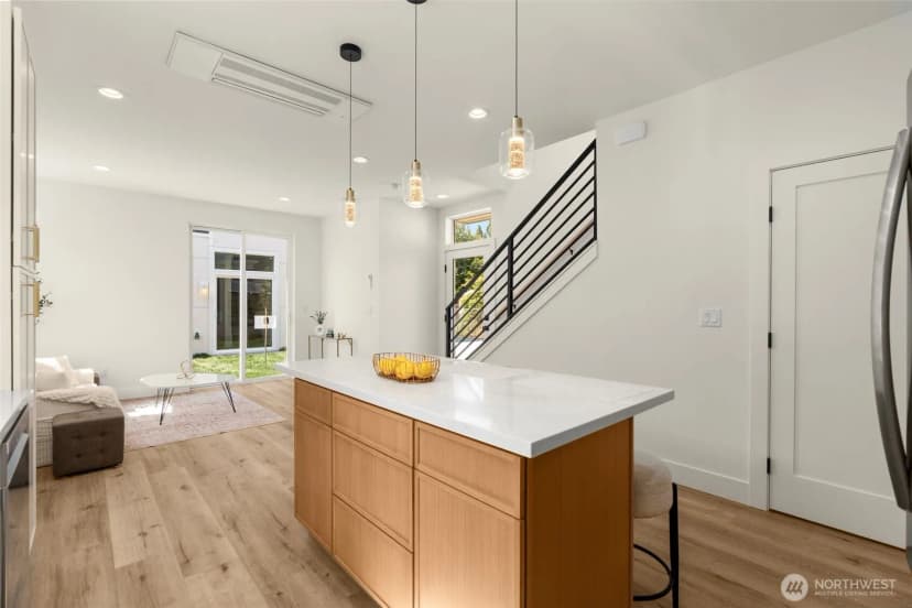 Property photo for 9251 Palatine Avenue N #b, Seattle photo 6