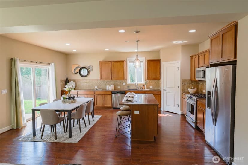 Property photo for 208 Ilwaco Place Se, Renton photo 6
