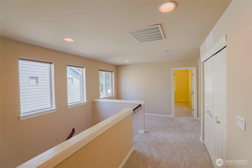 Property photo for 208 Ilwaco Place Se, Renton photo 11