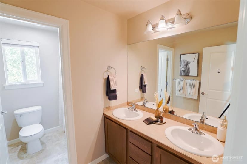 Property photo for 208 Ilwaco Place Se, Renton photo 27