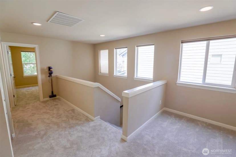 Property photo for 208 Ilwaco Place Se, Renton photo 25