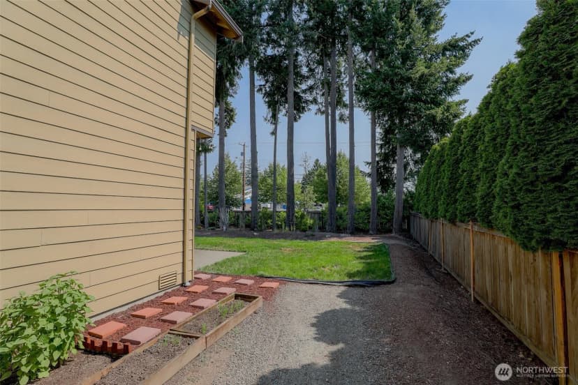 Property photo for 208 Ilwaco Place Se, Renton photo 35