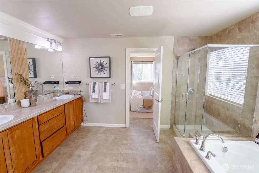 Property photo for 208 Ilwaco Place Se, Renton photo 20