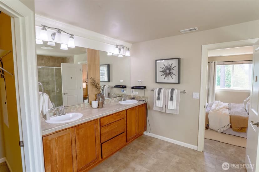 Property photo for 208 Ilwaco Place Se, Renton photo 19