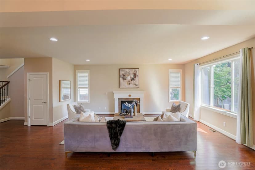 Property photo for 208 Ilwaco Place Se, Renton photo 8