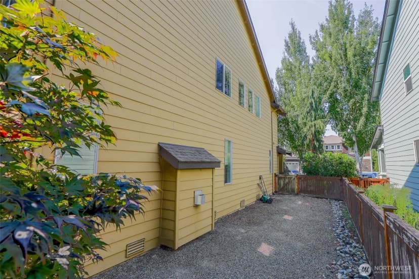 Property photo for 208 Ilwaco Place Se, Renton photo 36