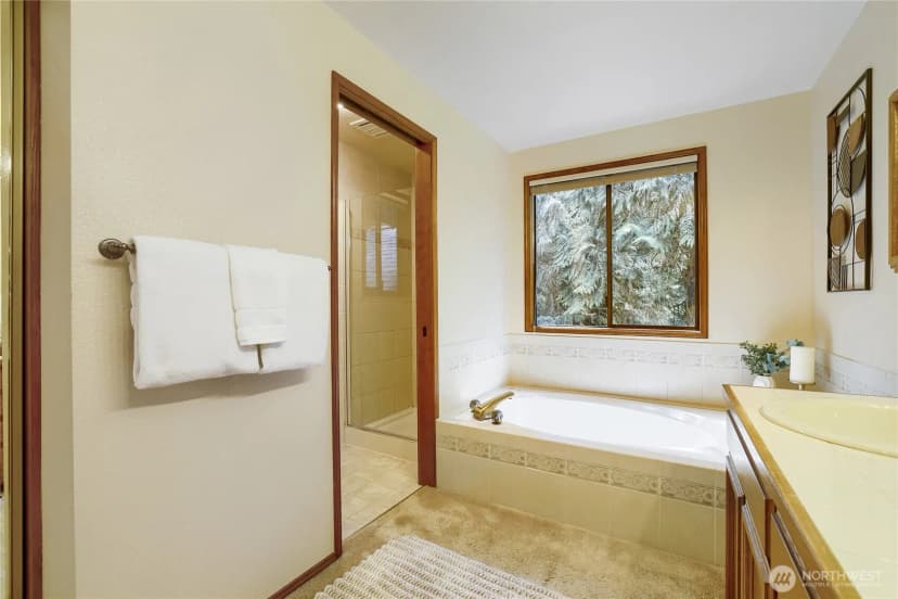 Property photo for 20525 Ne 68th Street, Redmond photo 24