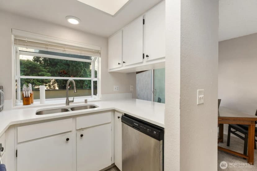 Property photo for 11802 98th Avenue Ne #b6, Kirkland photo 10