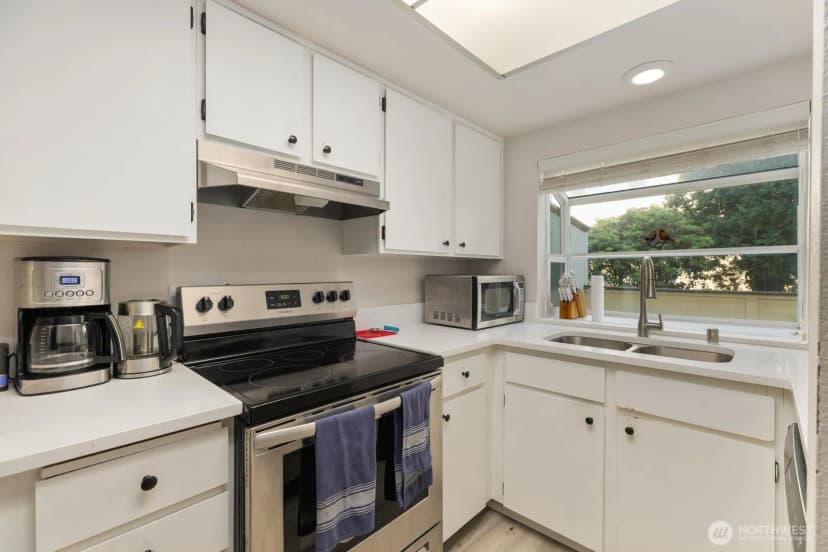 Property photo for 11802 98th Avenue Ne #b6, Kirkland photo 9