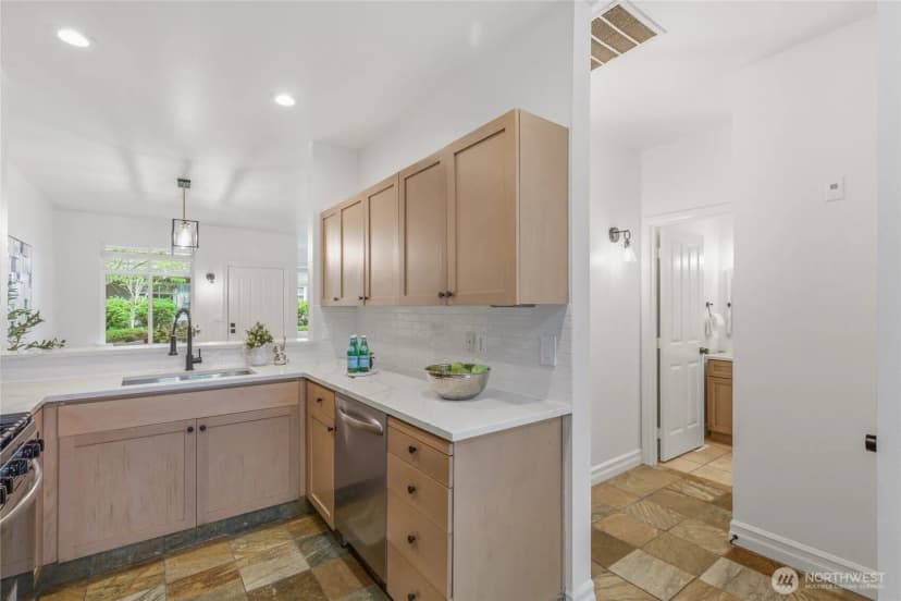 Property photo for 945 232nd Place Ne #945, Sammamish photo 14