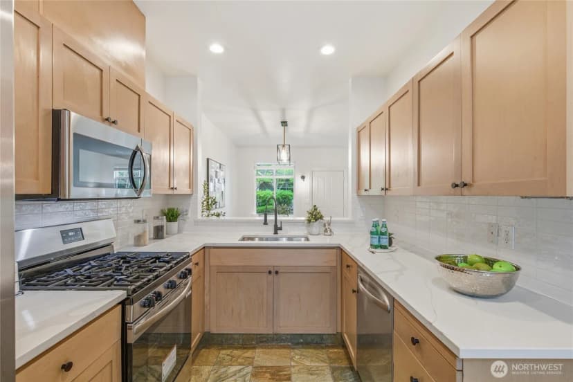 Property photo for 945 232nd Place Ne #945, Sammamish photo 4
