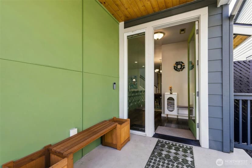 Property photo for 831 Sw 96th Place, Seattle photo 4