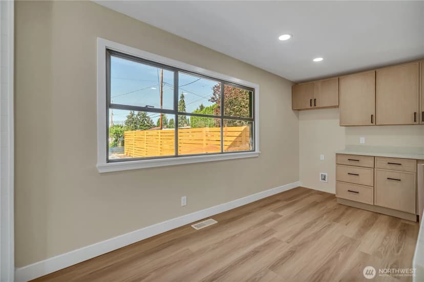 Property photo for 12504 8th Avenue Sw, Burien photo 7