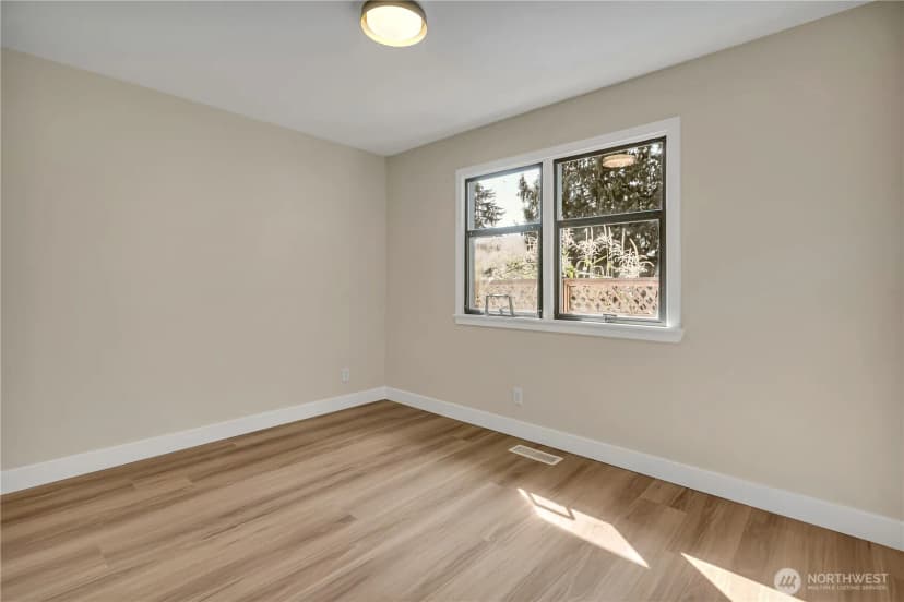 Property photo for 12504 8th Avenue Sw, Burien photo 14