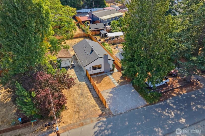 Property photo for 12504 8th Avenue Sw, Burien photo 3