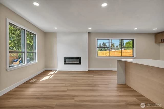 Property photo for 12504 8th Avenue Sw, Burien photo 5
