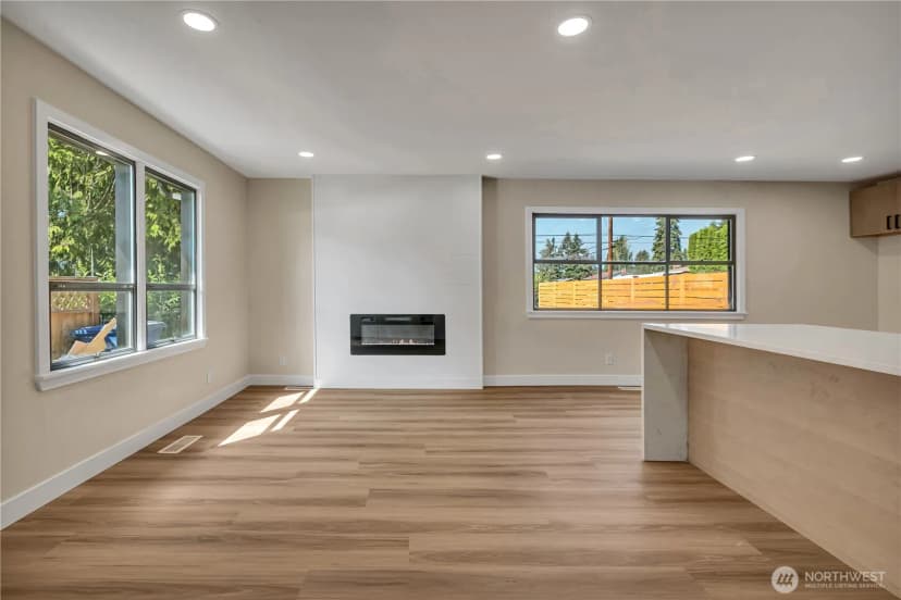 Property photo for 12504 8th Avenue Sw, Burien photo 5