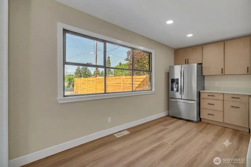 Property photo for 12504 8th Avenue Sw, Burien photo 8